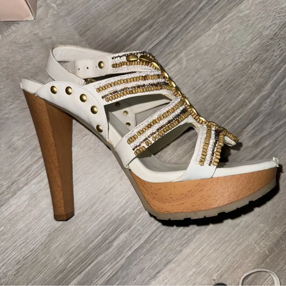 BCBG heels - Picture 8 of 9